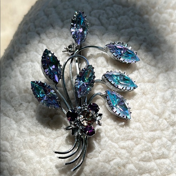 Jewelry - Vintage Silver and Blue Brooch